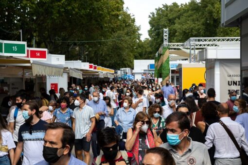 Los 11 libros más vendidos de la Feria del Libro de Madrid con sorpresa en el nº1