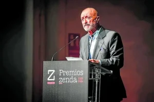 Los 2 libros recomendados por Pérez-Reverte: se felicitarán toda la vida por haberlos leído