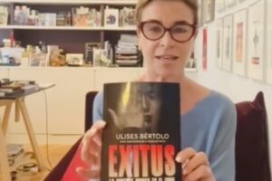 Esta es la novela que recomienda Carmen Posadas «no solo os helará la sangre, también os hará pensar»