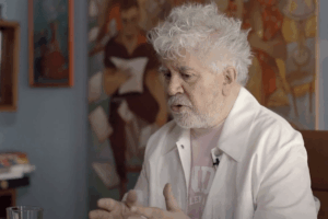 Pedro Almodóvar dijo de este libro de cuentos «historias simples y sutiles, sembradas con sentimientos inesperados, como un campo de minas»