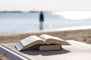 10 libros que no serán bestsellers pero que te sabrán a gloria este verano