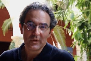 Los 6 libros de los que Juan Gabriel Vásquez siempre habla bien