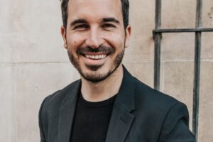 La nueva novela de Javier Castillo ya es el libro más vendido. Te recordamos de qué va y añadimos sus recomendaciones de lectura
