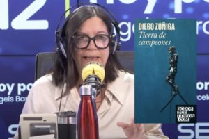 La obra que recomienda Àngels Barceló: Es una novela que «tiene un solo problema, no puedes dejar de leerla»