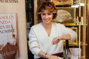 <h1>Sonsoles Ónega recibe el Premio Internacional Manuel Alcántara y presenta su nueva novela, «Llevará tu nombre»</h1>