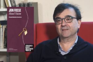 Vaya con lo que dice Javier Cercas de este autor «Un heredero legítimo de Kafka, de Beckett y de Thomas Bernhard, un místico que provoca adicción y uno de los grandes escritores vivos. No se lo pierdan».